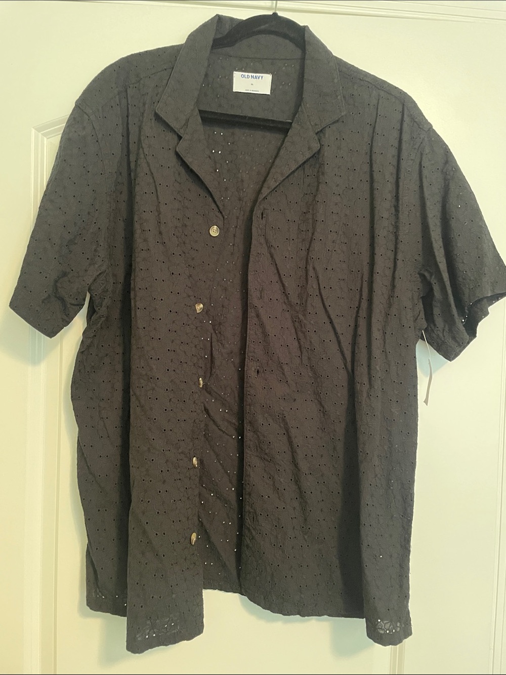 Old Navy Black Short-Sleeve Eyelet Button-Up Shirt